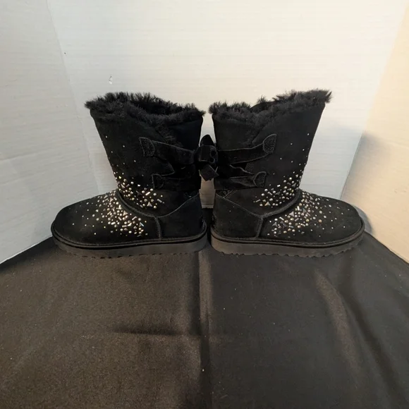 UGG Limited Edition Swarovski Rhinestone Bailey Boot Velvet Bow Tie - Picture 4 of 13